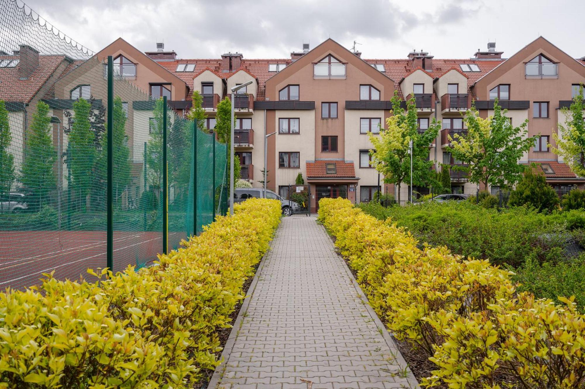 Rentplanet - Apartament Partynice Apartment Вроцлав Екстериор снимка